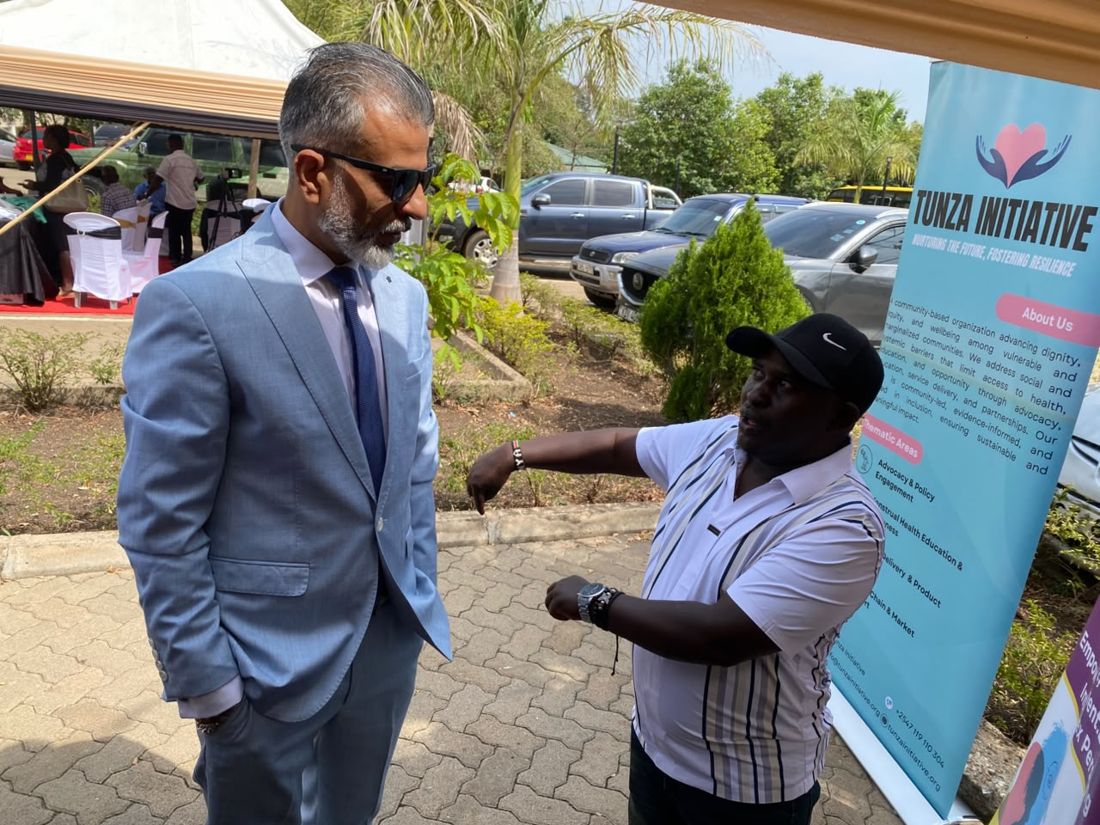 Engaging visitors at the Jinsiangu exhibition stand.