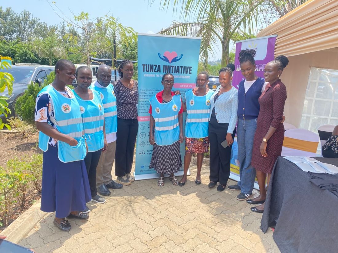 Community Health Promoters (CHPs) with the Jinsiangu team.