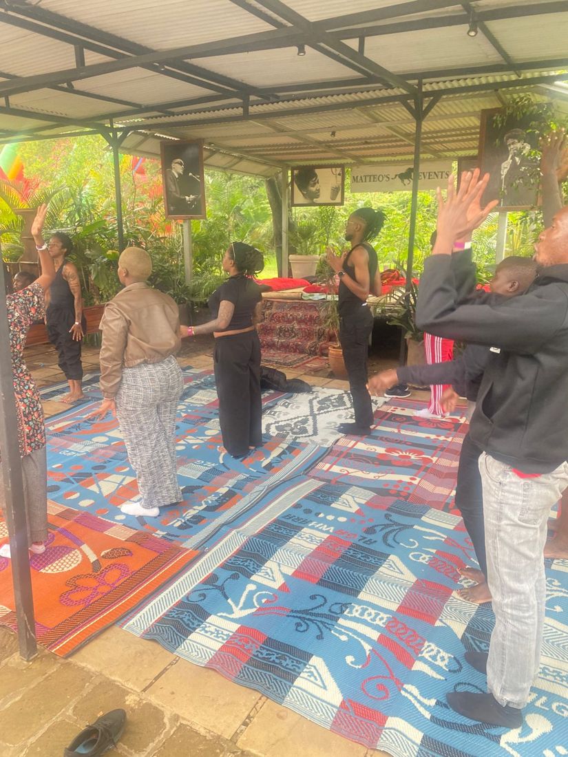 A wellness exercise session promoting relaxation, connection and collective wellbeing.